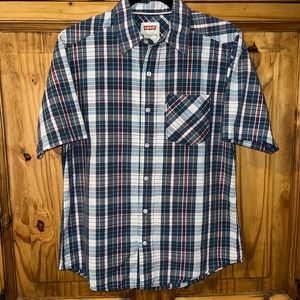 Levi’s plaid short sleeve shirt. SZ. S